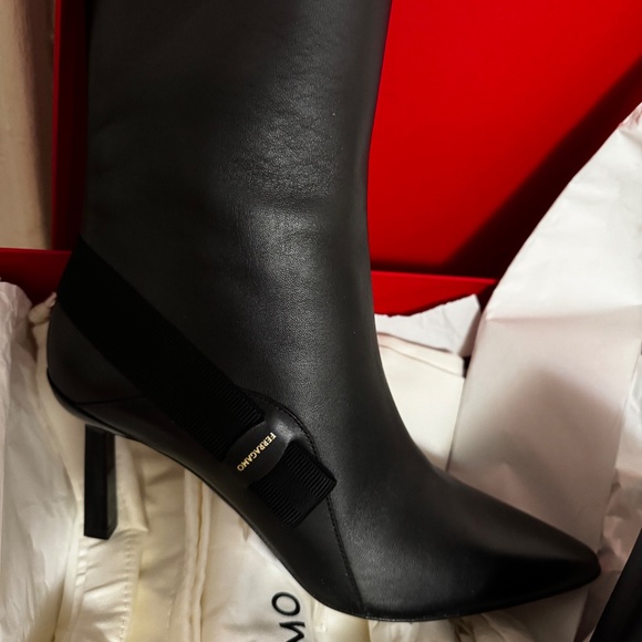 New with tag and box - Picture 2 of 4